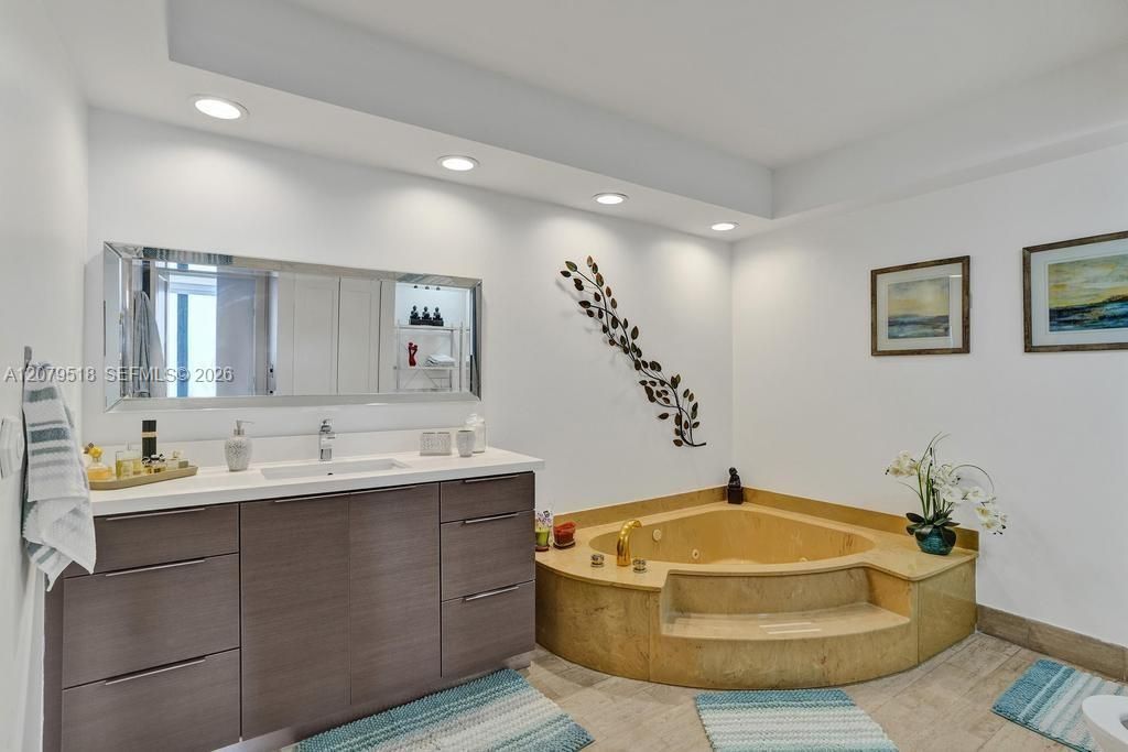 20281 E Country Club Dr, Unit 2314, Aventura, FL 33180 Photo