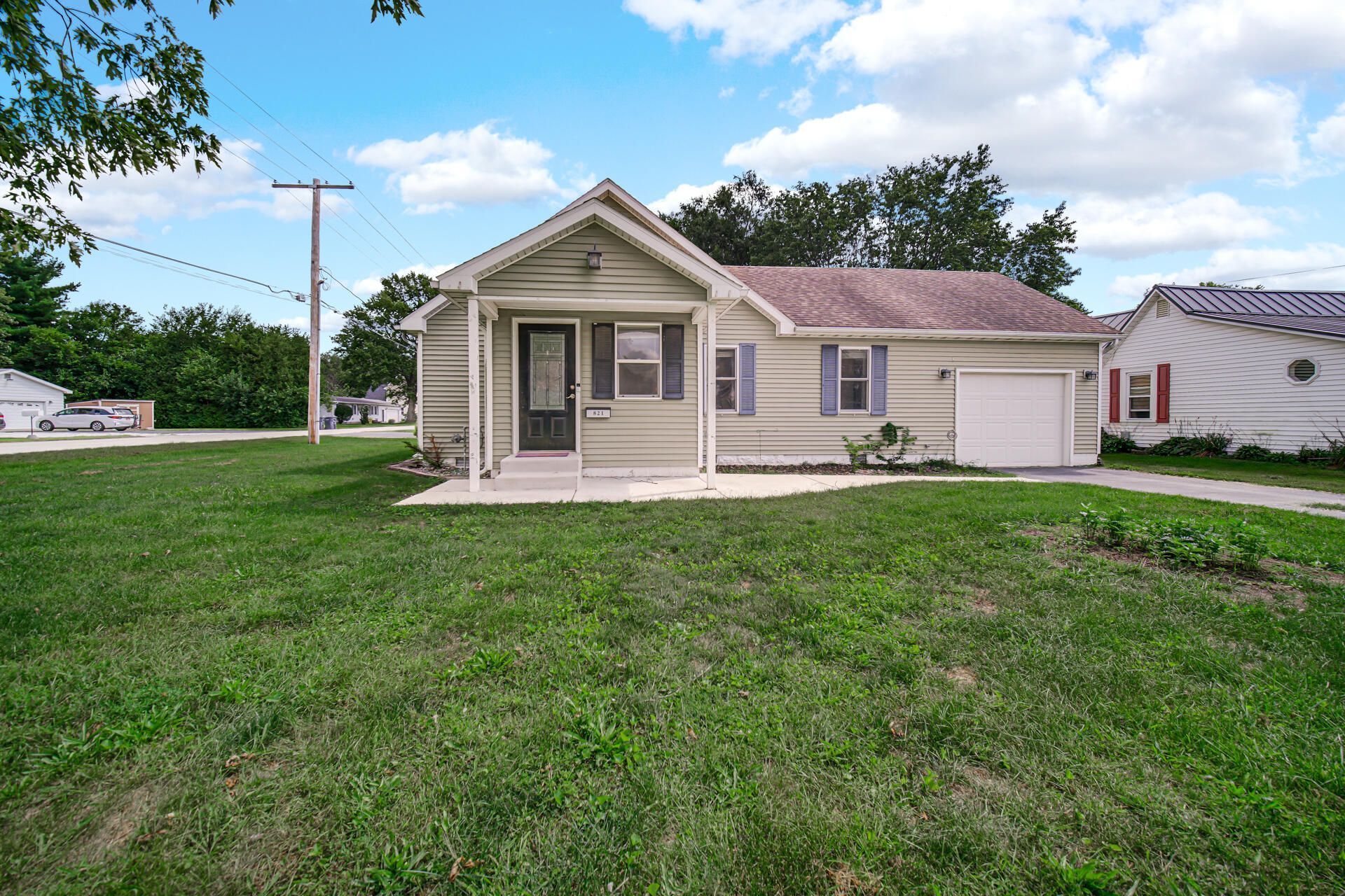 821 N Webster Street, Rensselaer, IN 47978 Main Photo