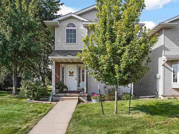 527 Penn Ct, North Liberty, IA 52317