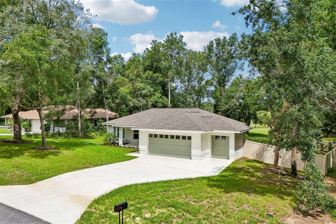 1911 W Golfcart Lane, Citrus Springs, FL 34434 Photo