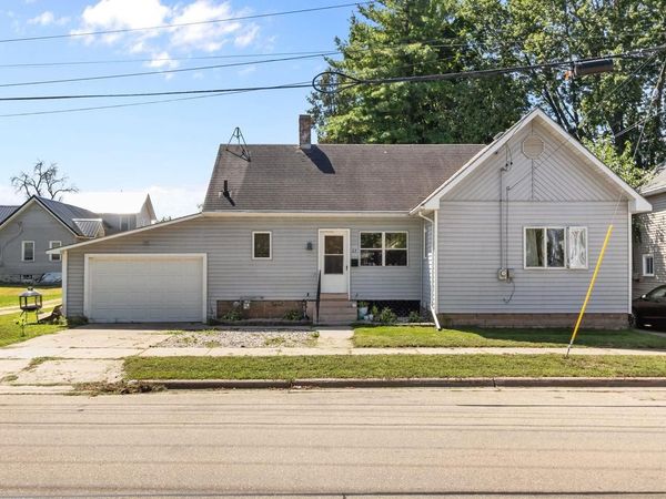 22 E 12TH STREET, Clintonville, WI 54929