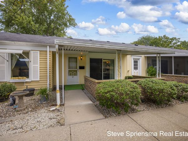 627 Carriage Lane, Jenison, MI 49428