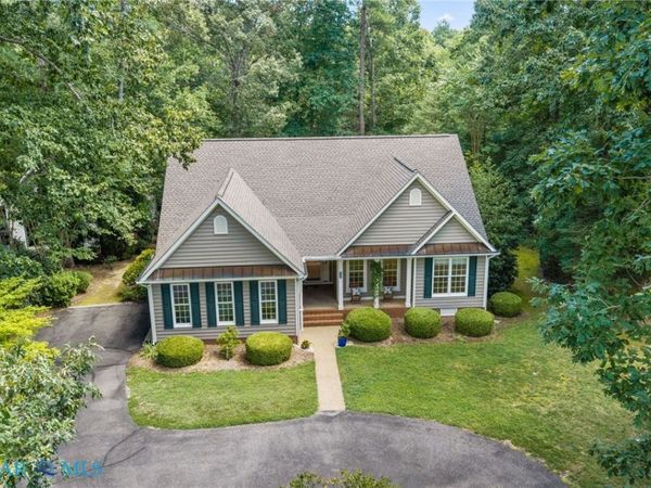 840 Middle Gate Road , Irvington, VA 22480