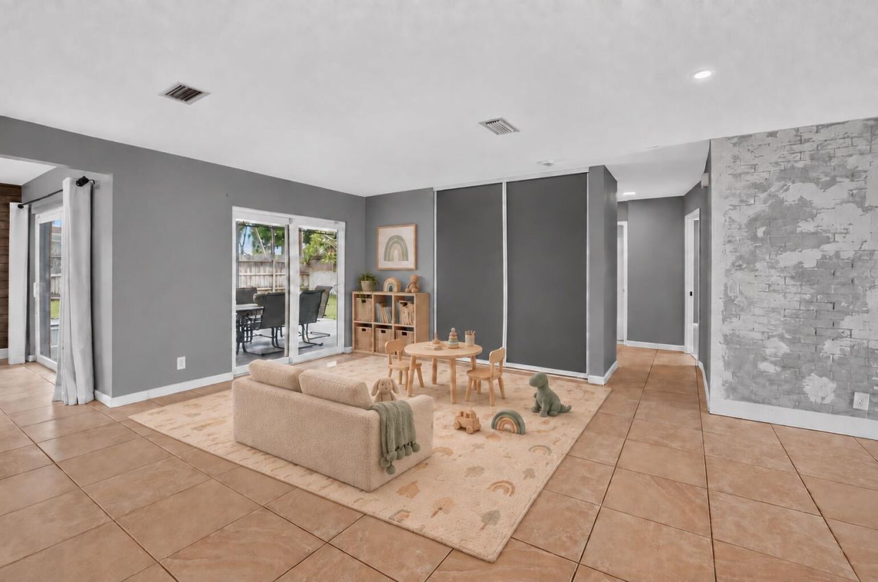 1023 SW 25th Place, Boynton Beach, FL 33426 Photo
