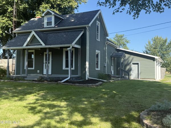 1048 E Riverview Avenue , Napoleon, OH 43545
