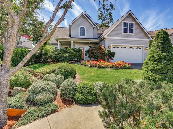 527 Sutton Place, Ashland, OR 97520