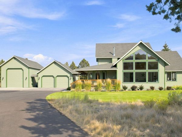 8045 NW Grubstake Way, Redmond, OR 97756
