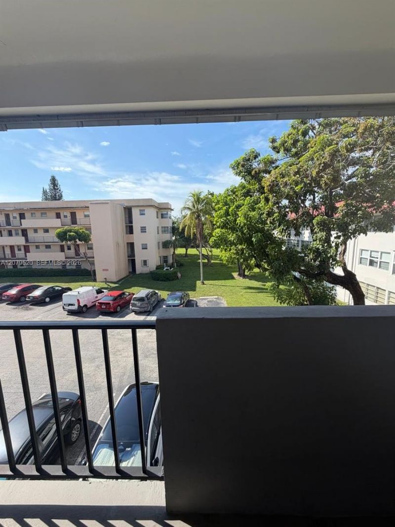 1400 NE 191st St , Unit 310, Miami, FL 33179 Photo