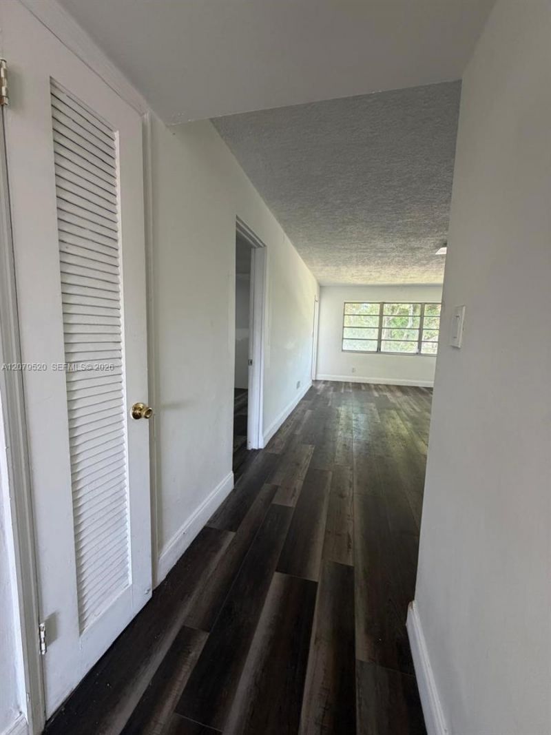 1400 NE 191st St , Unit 310, Miami, FL 33179 Photo