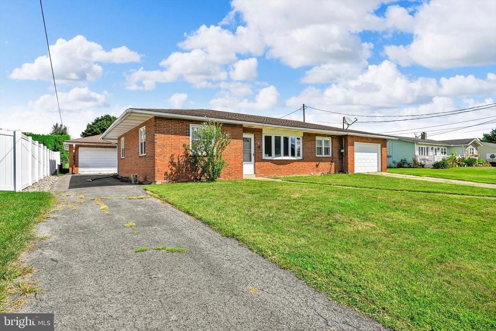 708 W MAPLE STREET , VALLEY VIEW, PA 17983