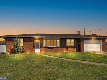 708 W MAPLE STREET, VALLEY VIEW, PA 17983