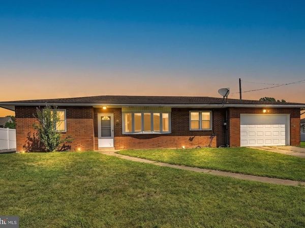 708 W MAPLE STREET, VALLEY VIEW, PA 17983