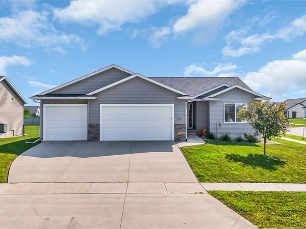 2239 Crestwood Lane , Marion, IA 50648