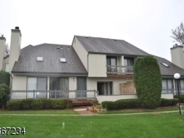 11 Woodhill St, Franklin, NJ 08873