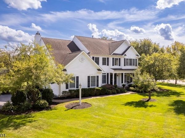 2 Aronimink Ct, Montgomery, NJ 08558
