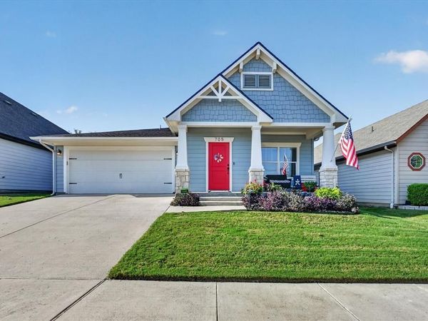 705 Phillips Court , Mansfield, TX 76063