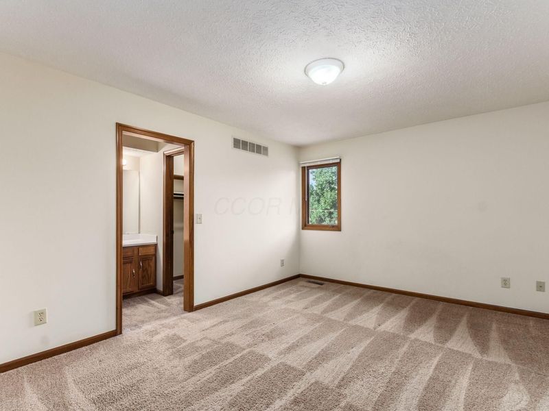 4847 Dierker Road , Columbus, OH 43220 Photo 13