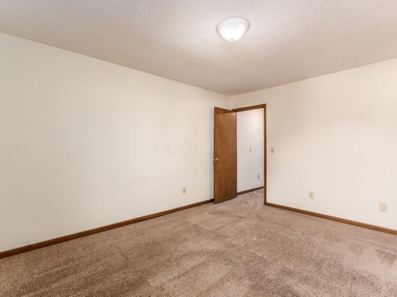 4847 Dierker Road , Columbus, OH 43220 Photo 14