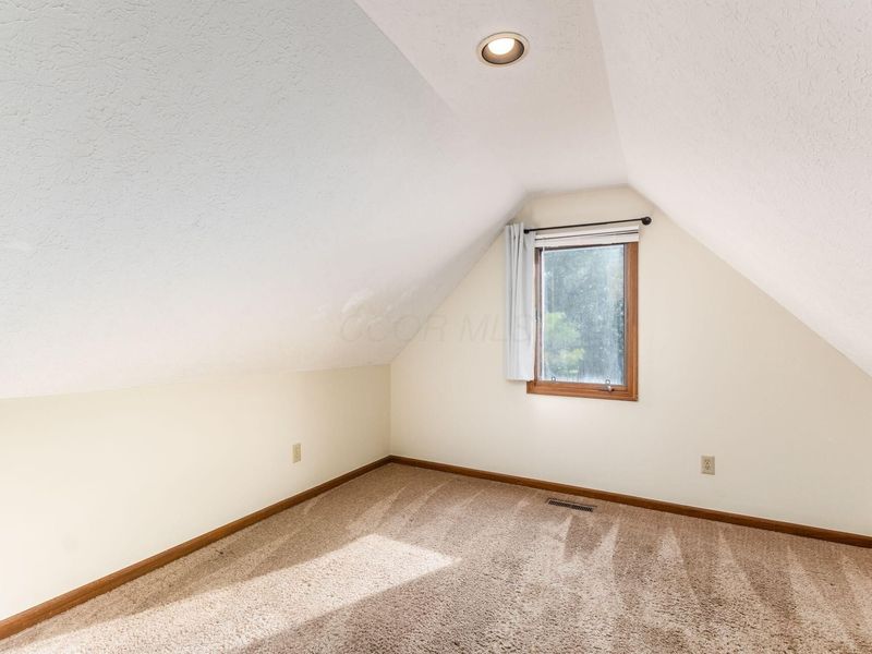 4847 Dierker Road , Columbus, OH 43220 Photo 20