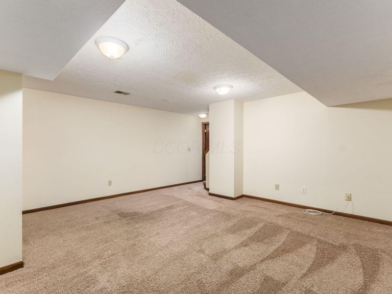 4847 Dierker Road , Columbus, OH 43220 Photo 24