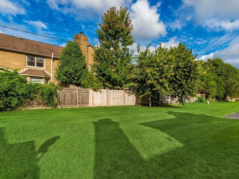 4847 Dierker Road , Columbus, OH 43220 Photo 28
