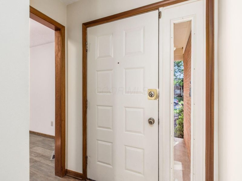 4847 Dierker Road , Columbus, OH 43220 Photo 3