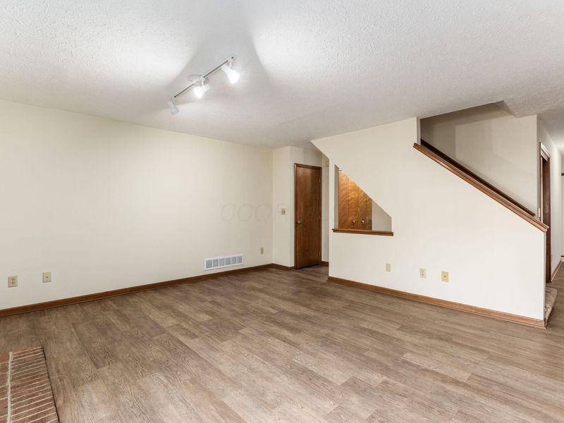 4847 Dierker Road , Columbus, OH 43220 Photo 5