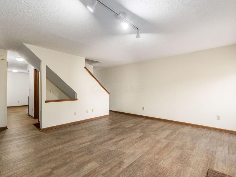 4847 Dierker Road , Columbus, OH 43220 Photo 6