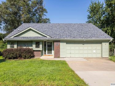 12724 S 38th Street, Bellevue, NE 68123