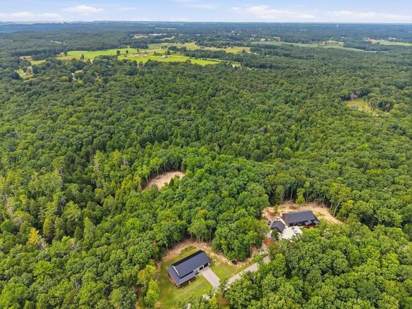 556 Acorn Ln, Jamestown, TN 38556