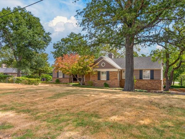 1930 Southview Avenue , Bartlesville, OK 74003