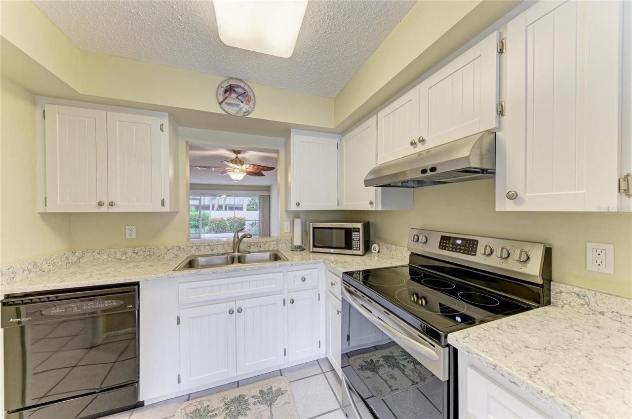 7008 W Country Club Drive N, Unit 139, Sarasota, FL 34243 Photo