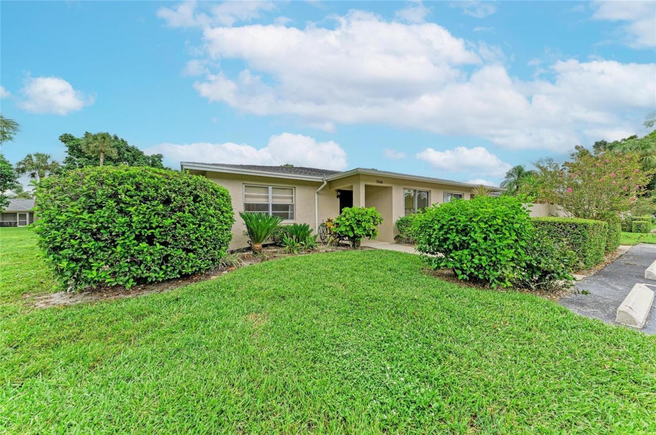 7008 W Country Club Drive N, Unit 139, Sarasota, FL 34243 Photo