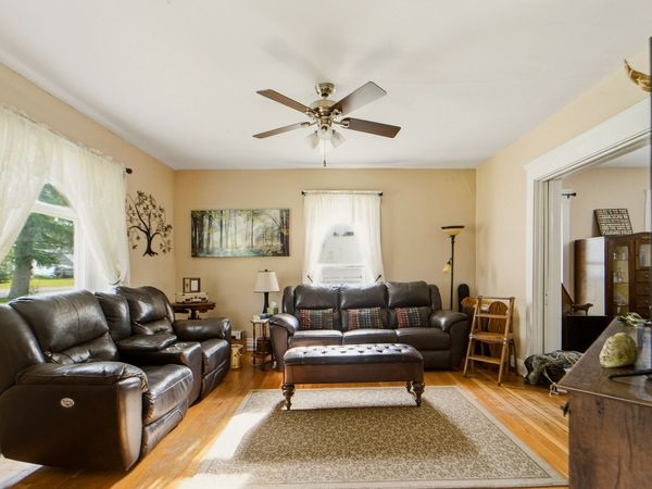 1121 N 4th Avenue W, Newton, IA 50208