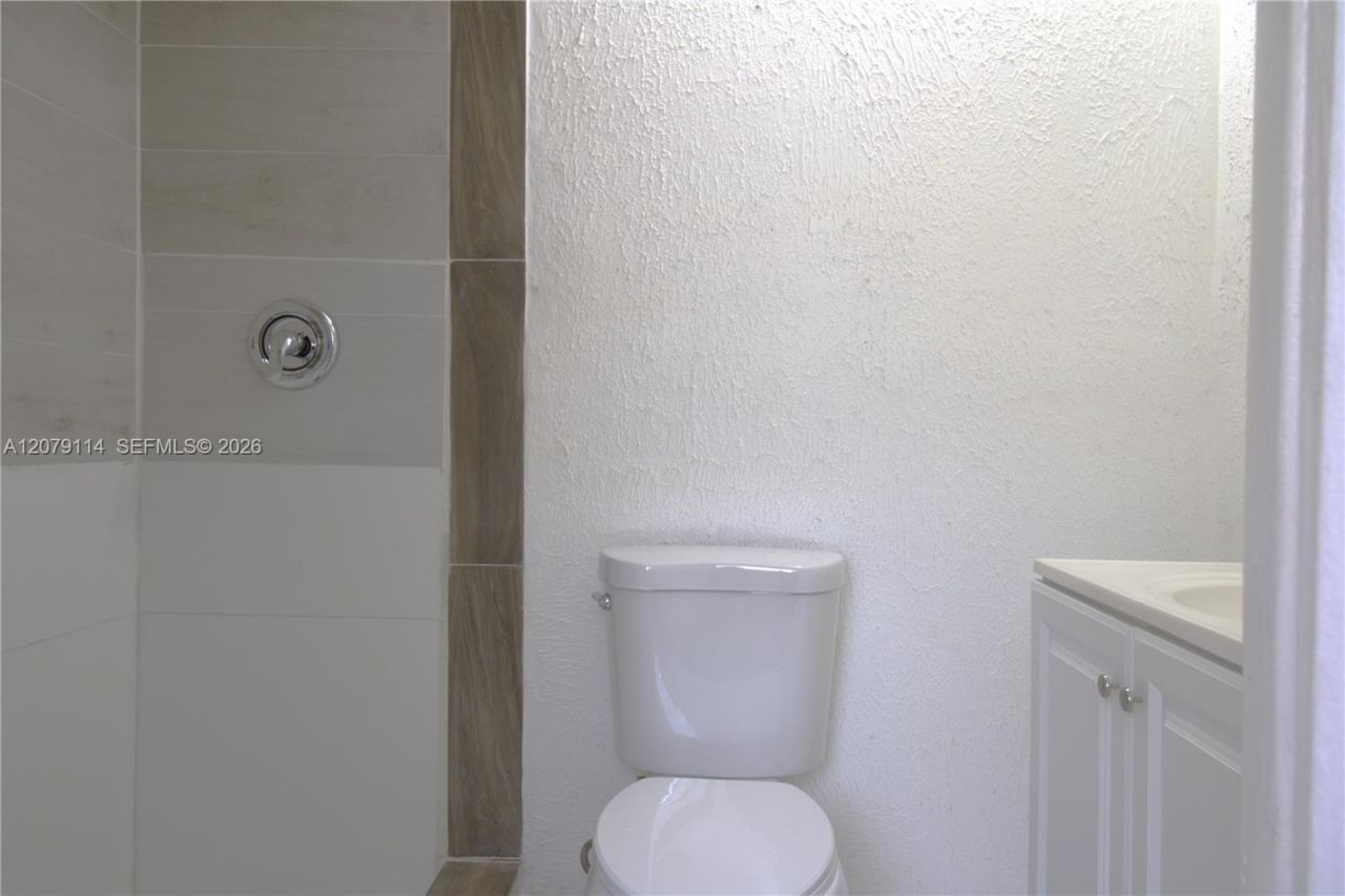 2010 NW 70th St, Miami, FL 33147 Photo