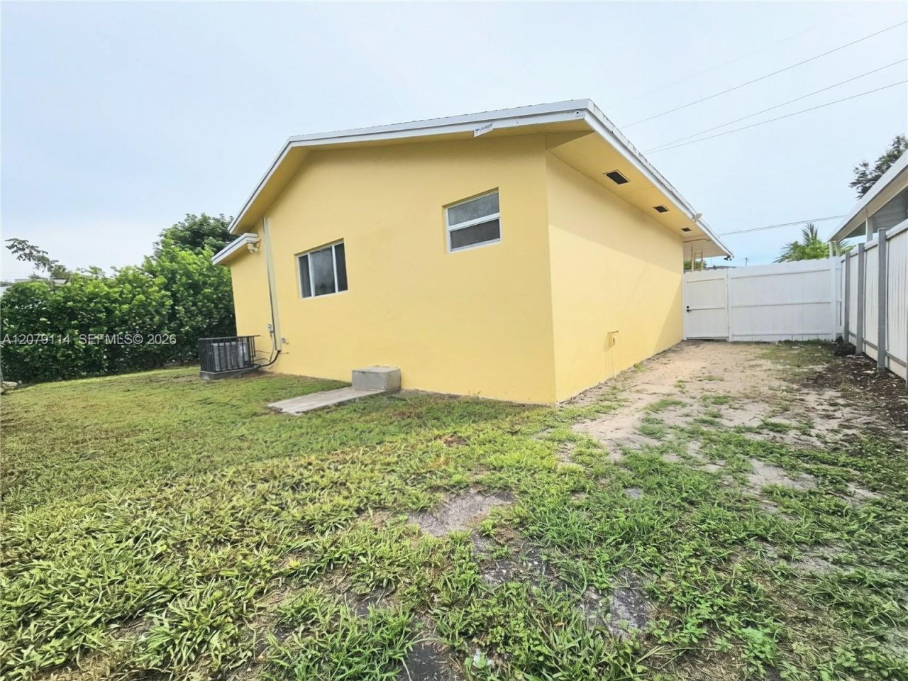 2010 NW 70th St, Miami, FL 33147 Photo