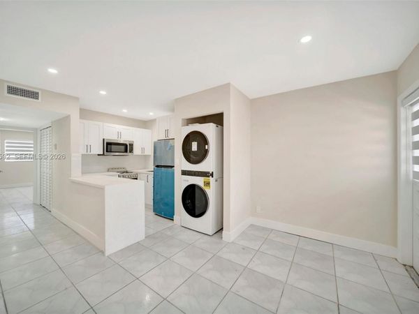 4051 NE 13th Ave , Unit 57-3, Oakland Park, FL 33334