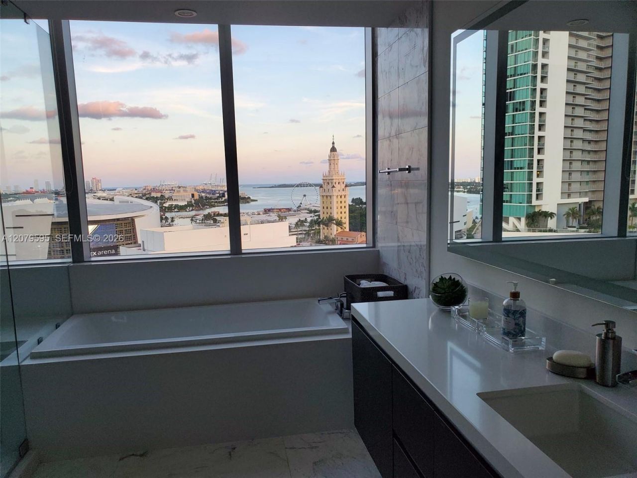 851 NE 1st Ave , Unit 1511, Miami, FL 33132 Photo