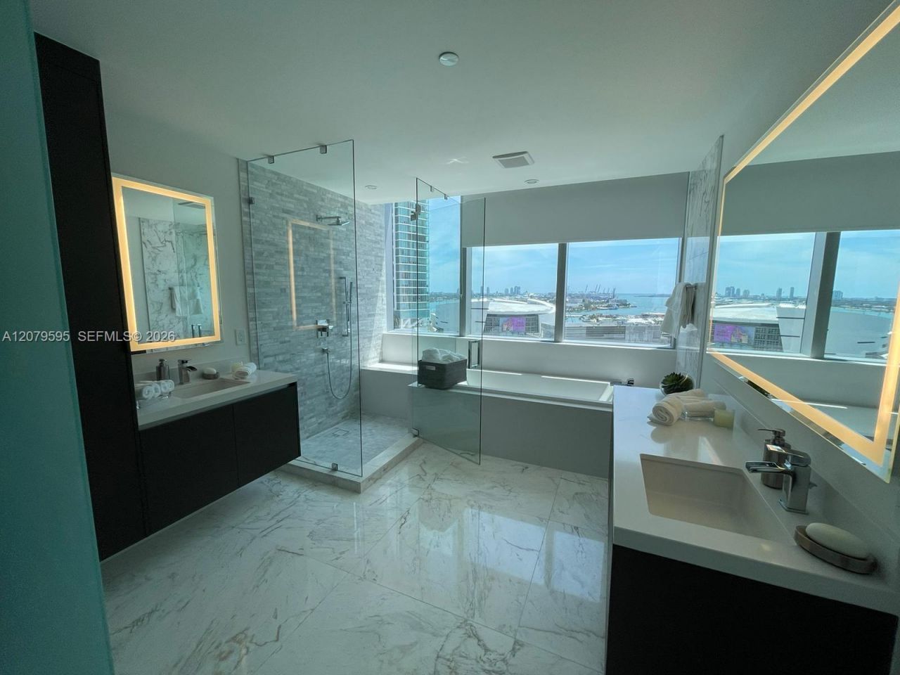 851 NE 1st Ave , Unit 1511, Miami, FL 33132 Photo