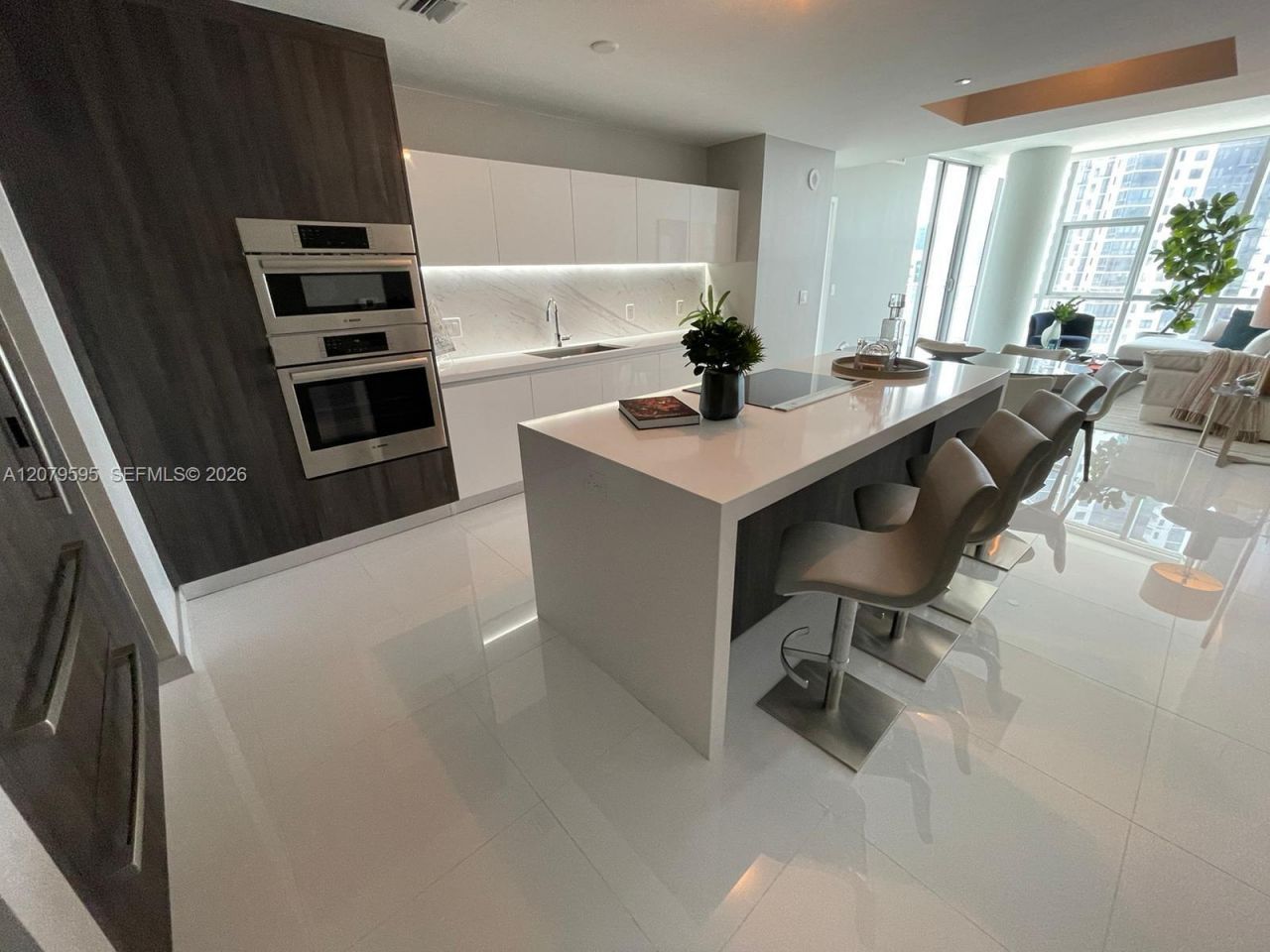 851 NE 1st Ave , Unit 1511, Miami, FL 33132 Photo