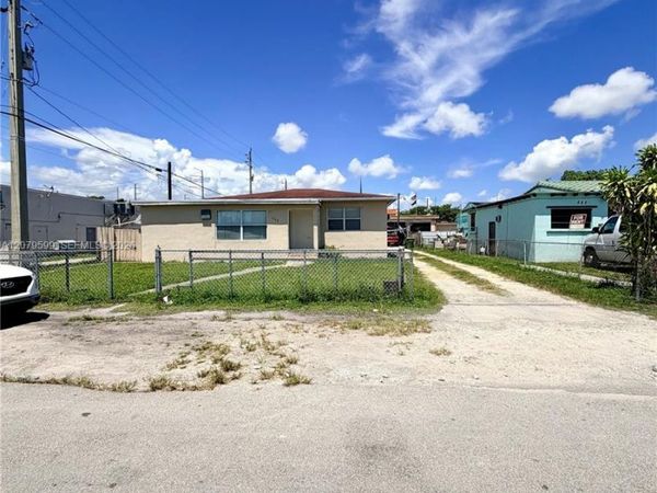 695 NW 130th St , North Miami, FL 33168