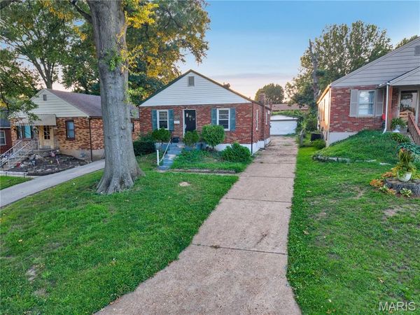 4713 Begg Boulevard , Normandy, MO 63121