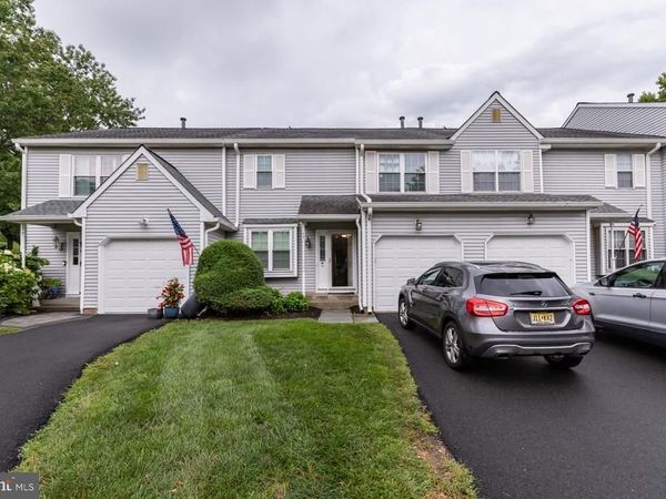 17 HERITAGE COURT , TRENTON, NJ 08628