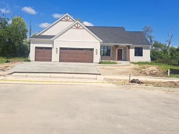 442 W Sparrow WAY, Grafton, WI 53024