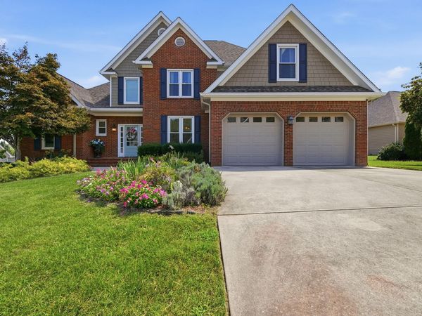 11196 Captains Cove Drive, Soddy Daisy, TN 37379