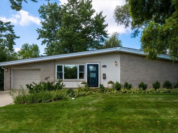 872 Virginia Road , Highland Park, IL 60035