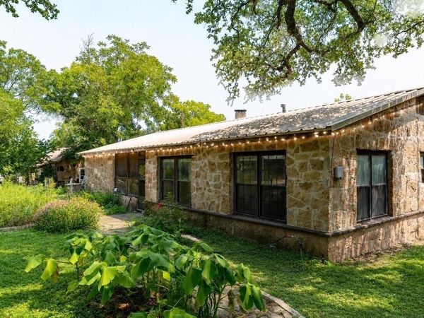 106 N Avenue C, Johnson City, TX 78636