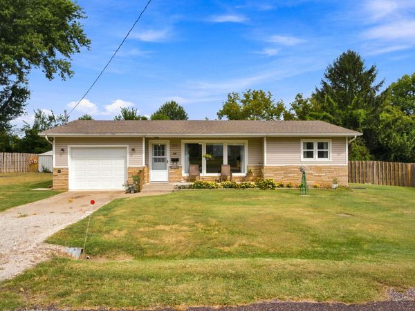 704 W Scott Street , Monett, MO 65708