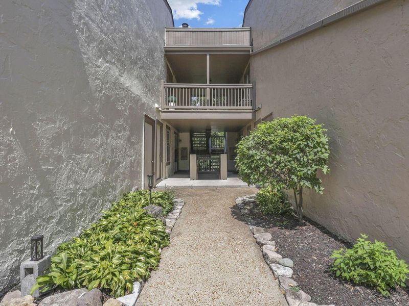 1212 Lake Shore Drive, Unit C, Columbus, OH 43204 Photo 3