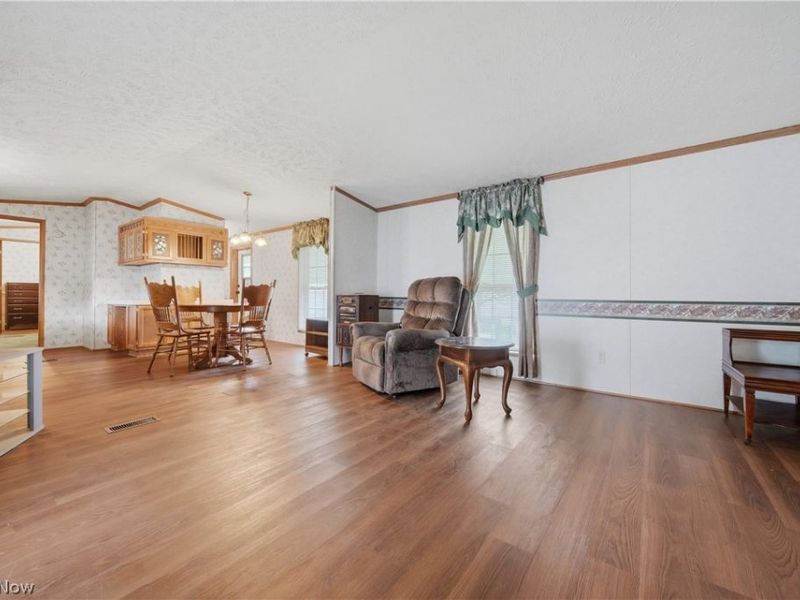 83 Helen Street, Barberton, OH 44203 Photo 2